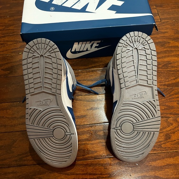 Air Jordan 1 Mid “True Blue / Cement Grey”
Size 4.5Y - Picture 6 of 8